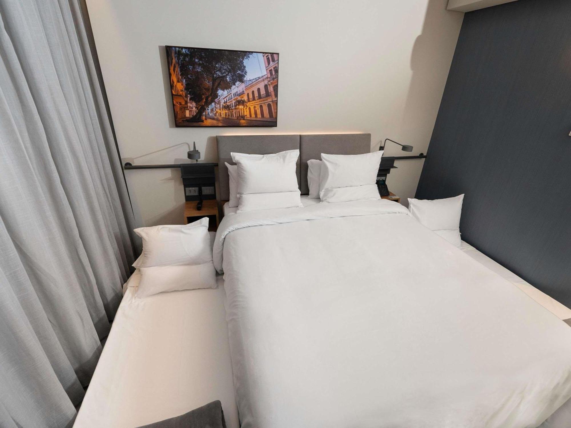 Family Apartment One Queen Bed One Pull Out Bed,1740089481:JPEG
