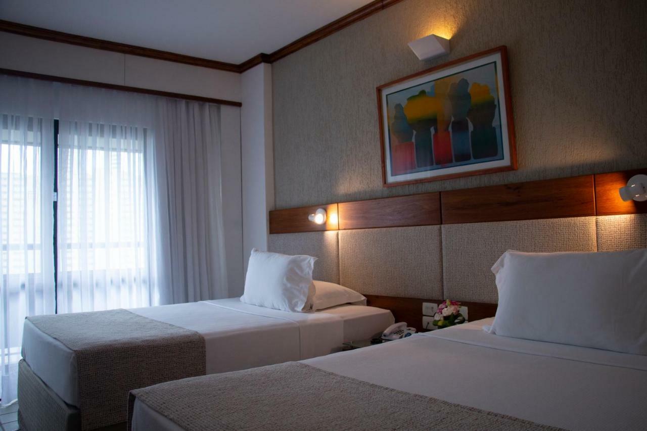 Classic 2 couple beds,1247716507:JPEG